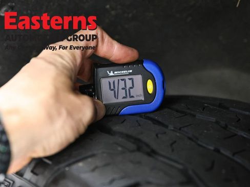 Used 2025 Chevrolet Suburban Z71 image 28