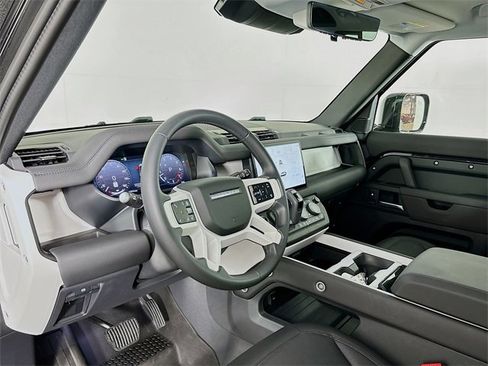 New 2025 Land Rover Defender 110 S image 9