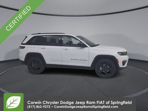 Used 2023 Jeep Grand Cherokee Limited w/ Black Appearance Package image 16