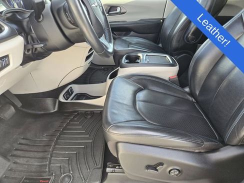 Used 2021 Chrysler Pacifica Touring-L w/ Premium & Safety Sphere Group image 12