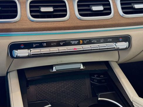 Used 2022 Mercedes-Benz GLS 450 4MATIC image 16