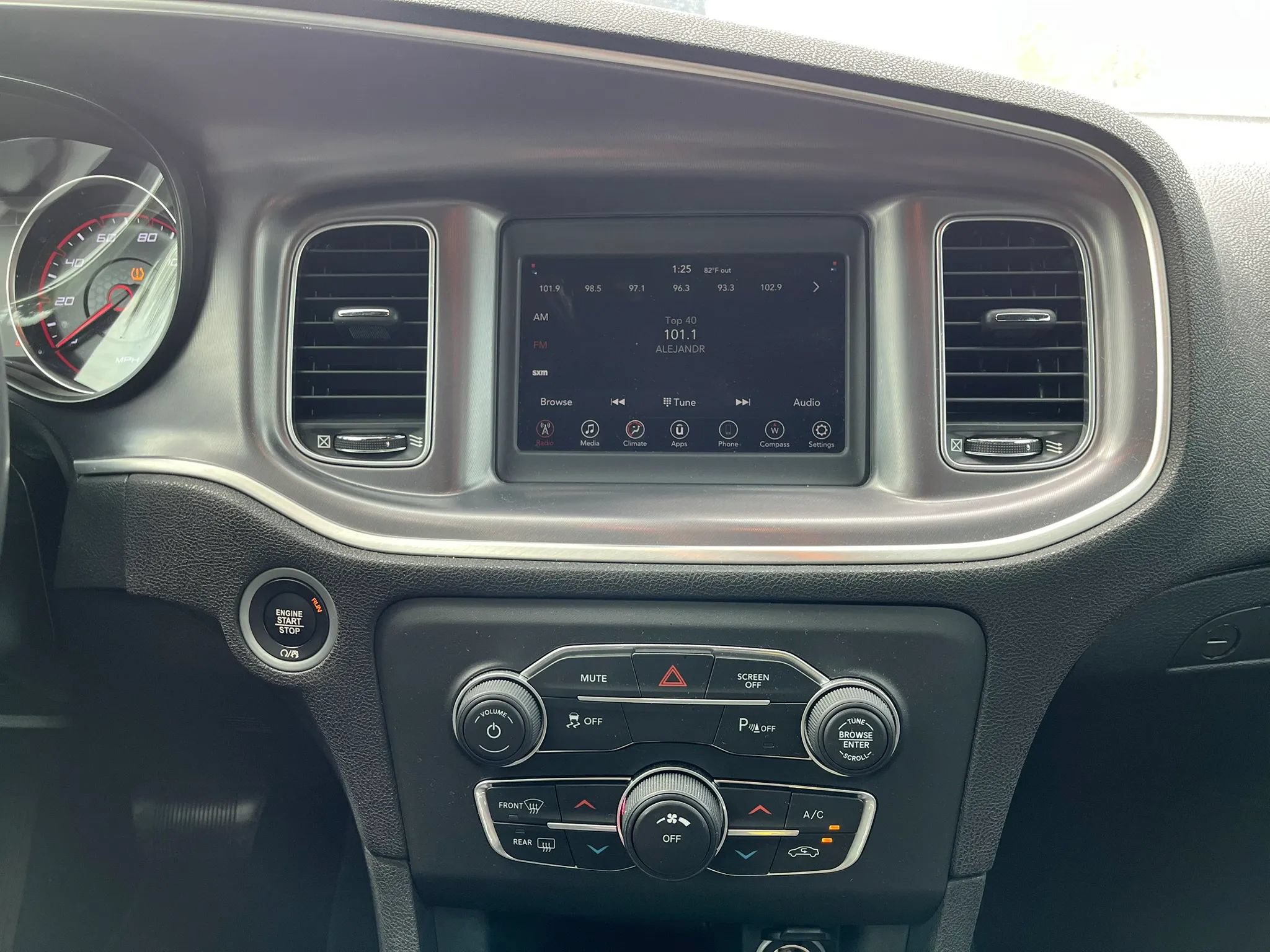 Used 2019 Dodge Charger SXT RWD image 39