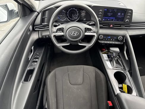 Used 2022 Hyundai Elantra Blue FWD image 14