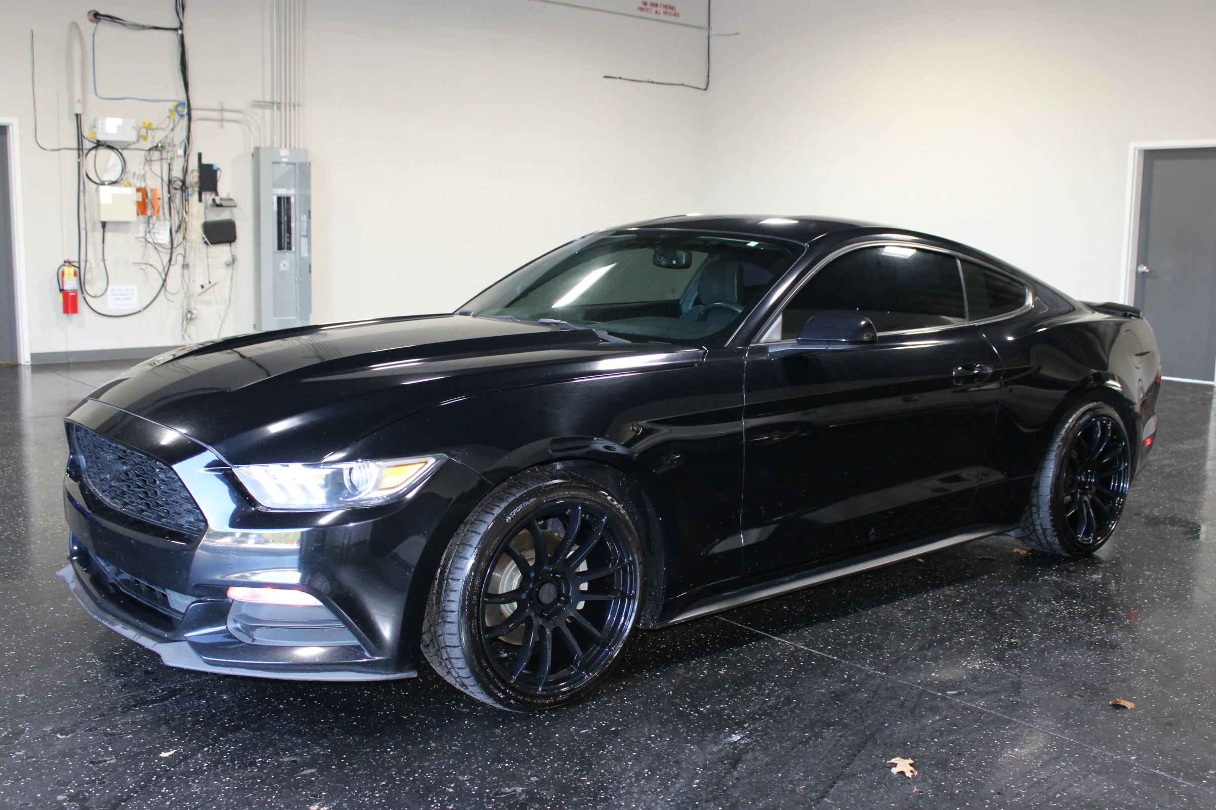 Used 2016 Ford Mustang Coupe RWD image 7