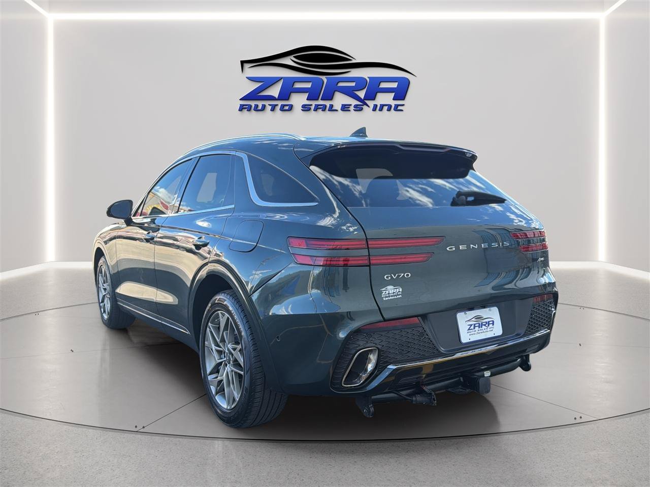 Used 2023 Genesis GV70 2.5T w/ Advanced Package AWD/4WD image 5