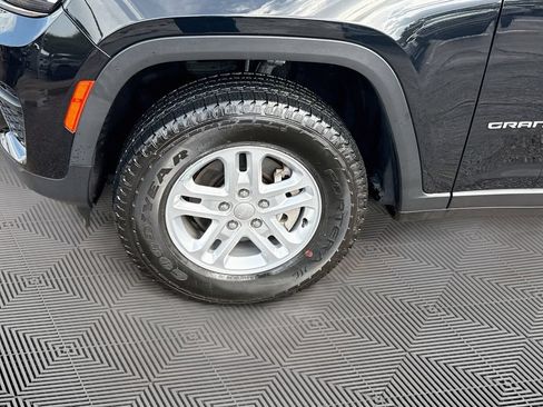 Used 2025 Jeep Grand Cherokee Laredo RWD image 35