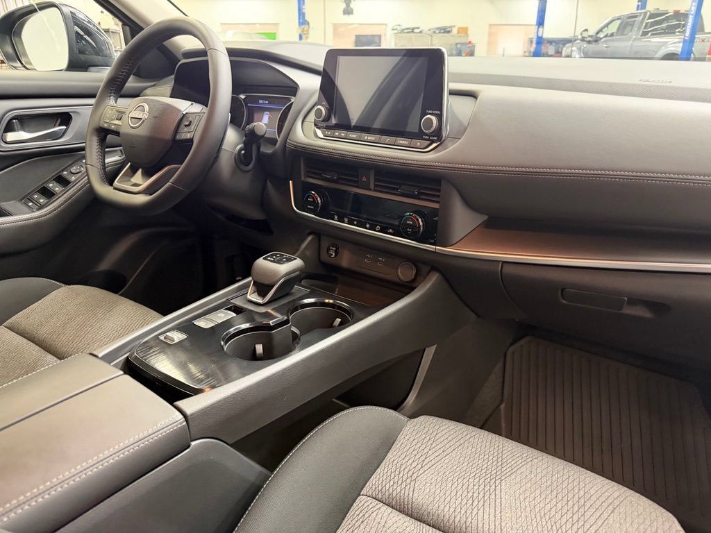 Used 2026 Nissan Rogue SV FWD image 13
