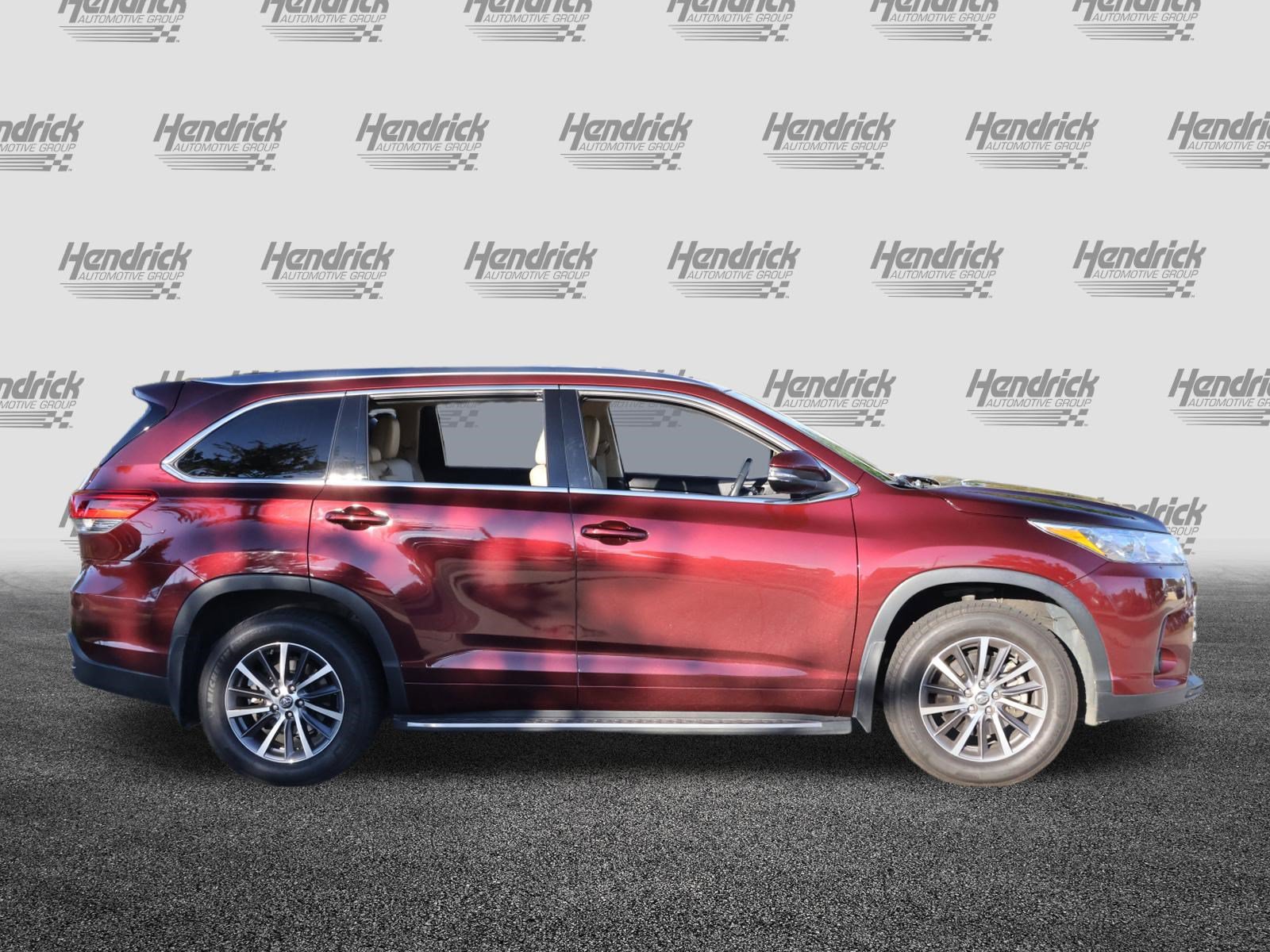 Used 2017 Toyota Highlander XLE AWD/4WD image 10