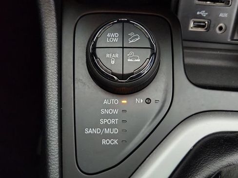 Used 2016 Jeep Cherokee Trailhawk w/ Comfort/Convenience Group AWD/4WD image 20