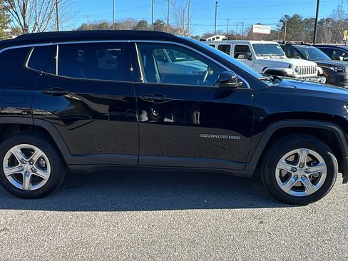 Used 2024 Jeep Compass Latitude image 7