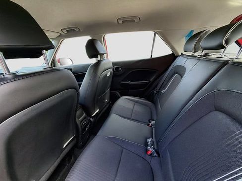 Used 2024 Hyundai Venue Limited FWD image 23