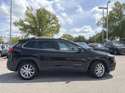 Used 2017 Jeep Cherokee Limited FWD image 3