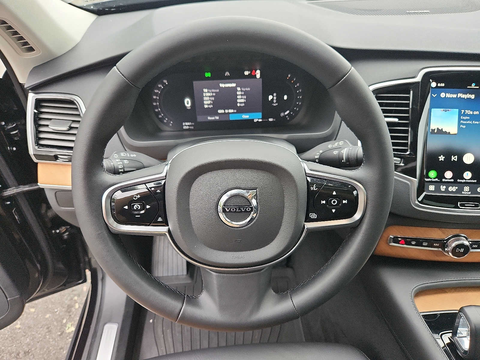 Used 2024 Volvo XC90 B6 Plus w/ Protection Package Premier AWD/4WD image 18