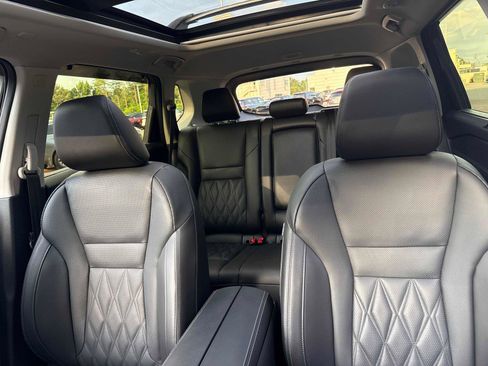 Used 2025 Nissan Rogue Platinum w/ Platinum Premium Package FWD image 25