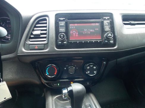 Used 2017 Honda HR-V LX image 8