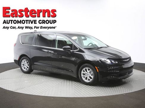 Used 2022 Chrysler Voyager LX FWD image 50