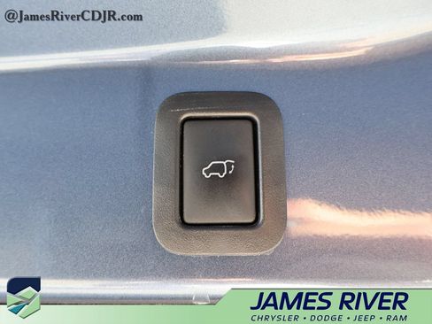 Used 2019 Toyota Highlander Plus AWD/4WD image 16
