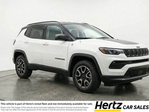 Used 2025 Jeep Compass Trailhawk AWD/4WD image 1