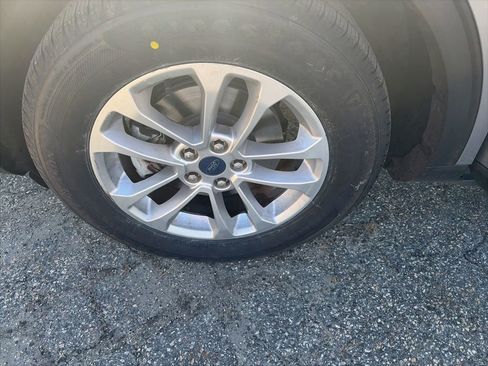 Certified 2022 Ford Escape SE w/ Cold Weather Package image 21