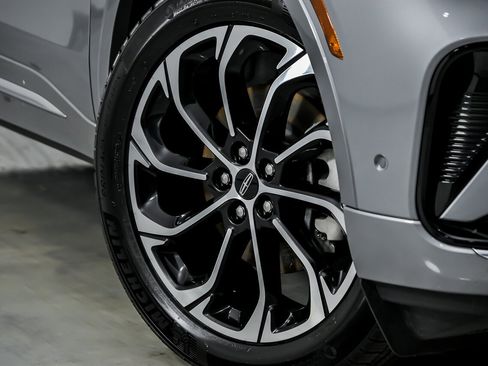 Used 2024 Lincoln Nautilus Reserve w/ Equipment Group 203A image 4