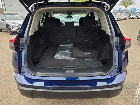 Used 2025 Nissan Rogue SV FWD image 11