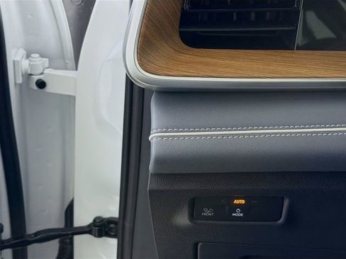 New 2026 Volkswagen Tiguan SEL R-Line image 10