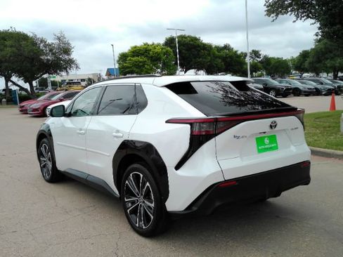 Used 2023 Toyota bZ4X Limited image 9