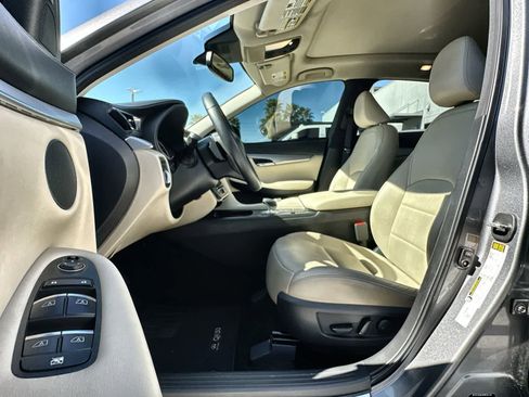 Used 2019 INFINITI QX50 Luxe w/ Navigation Package image 15