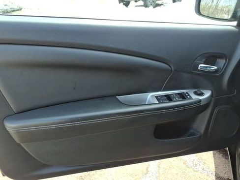 Used 2011 Chrysler 200 Limited FWD image 10