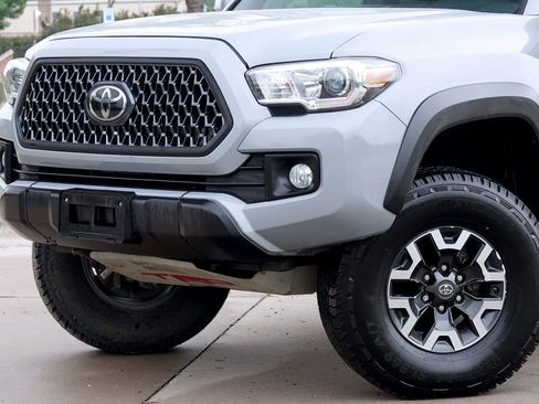 Used 2019 Toyota Tacoma TRD Off-Road w/ TRD Premium Off Road Package image 9