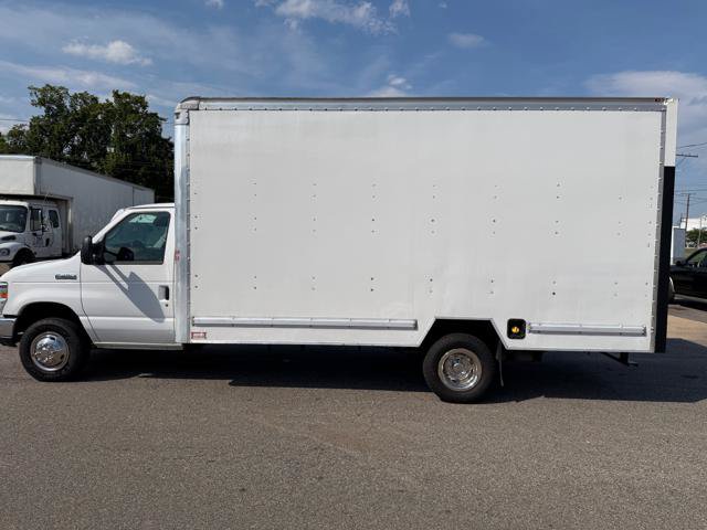 Used 2017 Ford E-450 and Econoline 450 Super Duty w/ Power Windows & Locks Group RWD image 7