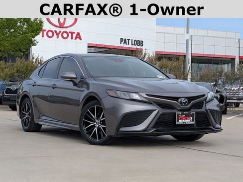 Used 2024 Toyota Camry SE image 2