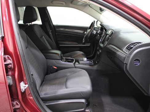 Used 2019 Chrysler 300 Touring w/ Sport Appearance Package image 29