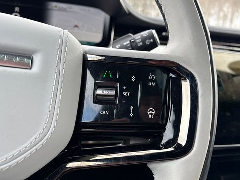 Used 2025 Land Rover Range Rover Sport Dynamic SE image 18