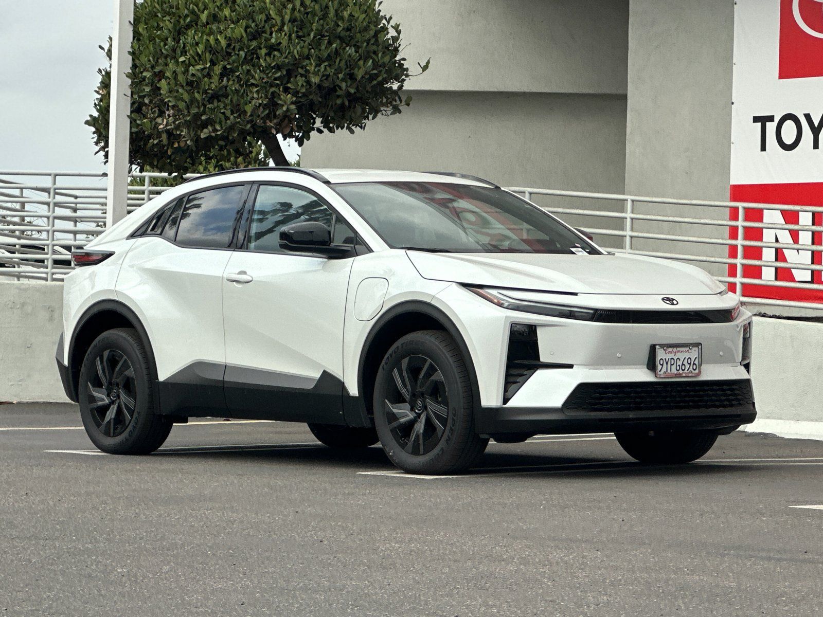 Used 2026 Toyota C-HR AWD/4WD image 8
