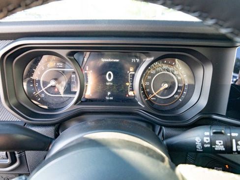 New 2025 Jeep Wrangler Unlimited Rubicon w/ Convenience Group image 17