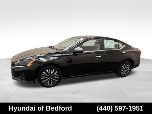 Used 2025 Nissan Altima 2.5 SV AWD/4WD image 9