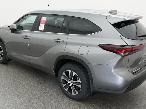 New 2026 Toyota Highlander XLE image 5