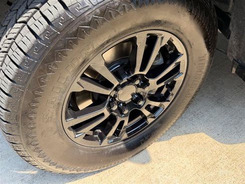 Used 2018 Ford F150 Lariat w/ Equipment Group 502A Luxury AWD/4WD image 24