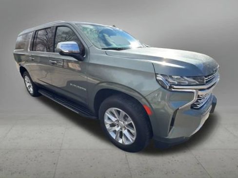 Used 2023 Chevrolet Suburban Premier image 2