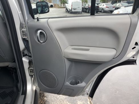 Used 2006 Jeep Liberty Limited image 40