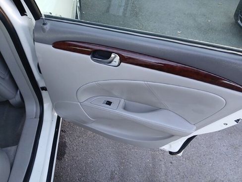 Used 2010 Buick Lucerne CXL image 12