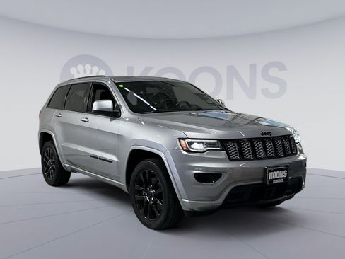 Used 2021 Jeep Grand Cherokee Laredo X image 18