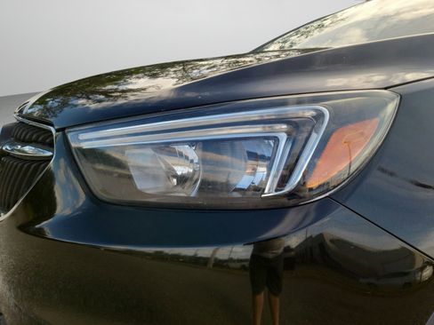 Used 2021 Buick Encore Preferred image 6