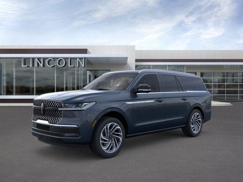 New 2026 Lincoln Navigator L Reserve AWD/4WD image 2