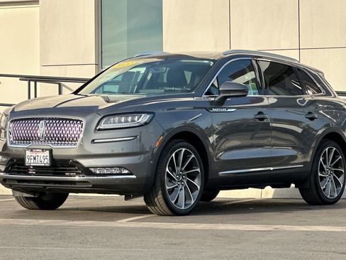 Used 2022 Lincoln Nautilus Reserve w/ Equipment Group 202A image 7