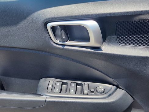 Used 2025 Hyundai Venue SEL FWD image 20