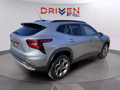 New 2026 Chevrolet Trax LT w/ Driver Confidence Package image 5