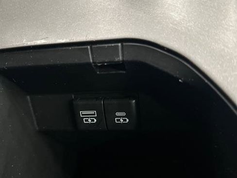 Used 2021 Toyota Camry SE image 24