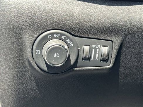 Used 2022 Jeep Compass Limited image 17